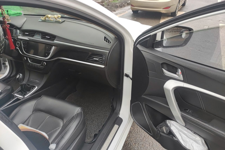 GEELY Emgrand 2016 #21 GEELY Emgrand 2016 car image #21