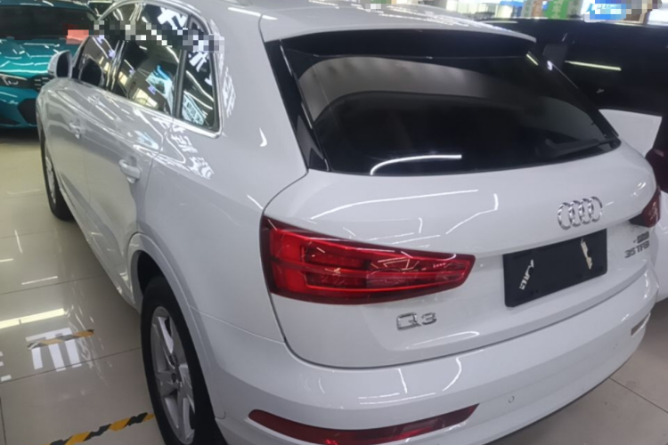 Audi Q3 2017 car image #5
