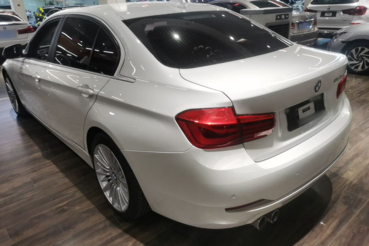 BMW 3 Series 2018 #5 BMW 3 Series 2018 car image #5