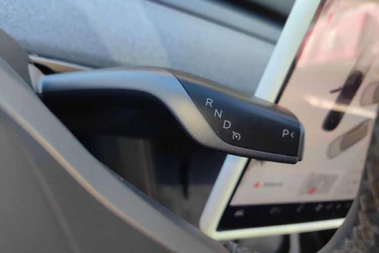 Tesla Model Y 2023 #14 Tesla Model Y 2023 car image #14