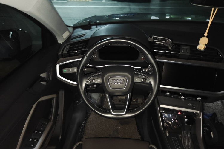 Audi Q3 2019 #15 Audi Q3 2019 car image #15
