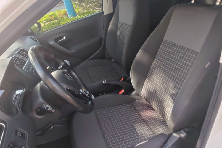 Volkswagen Polo 2016 car image #15