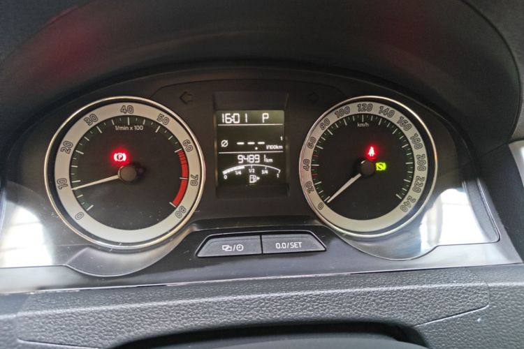 Skoda Rapid 2018 image de voiture #12