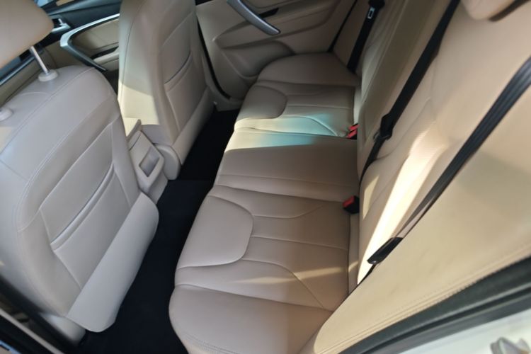 GEELY Emgrand 2017 car image #17