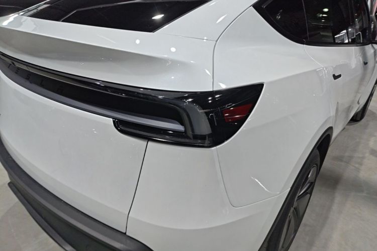 Tesla Model Y 2026 car image #8
