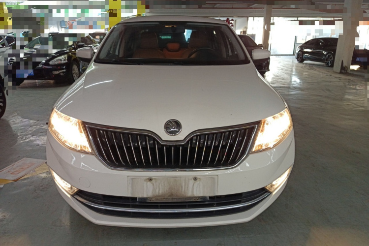 Skoda Rapid 2018 image de voiture #3