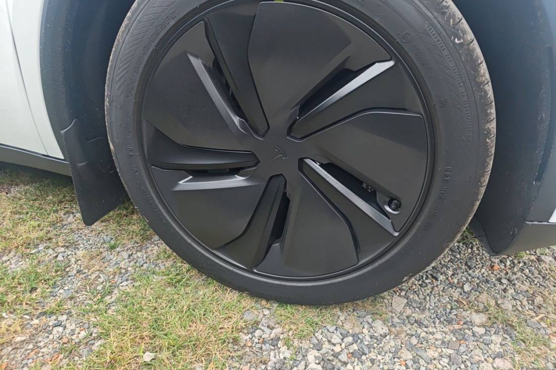 Tesla Model Y 2026 #9 Tesla Model Y 2026 car image #9