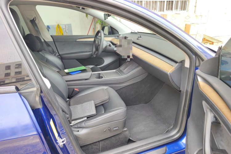 Tesla Model Y 2021 car image #27