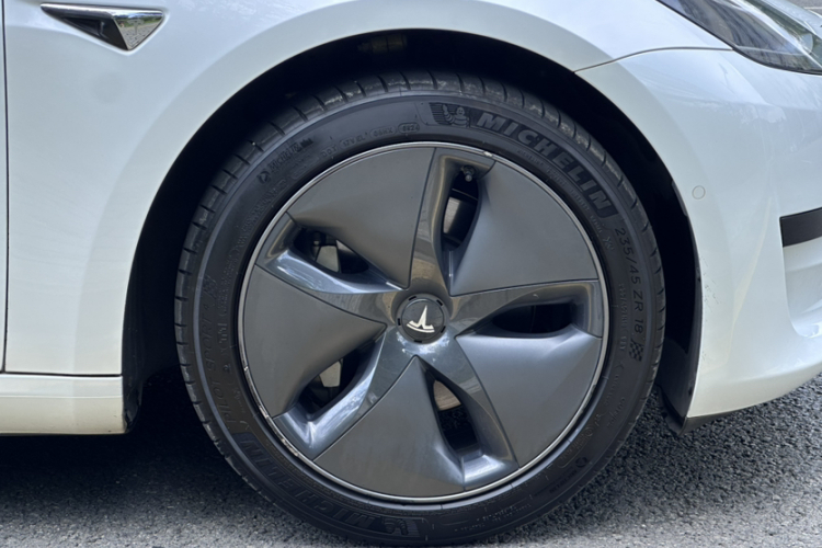 Tesla Model 3 2020 car image #8