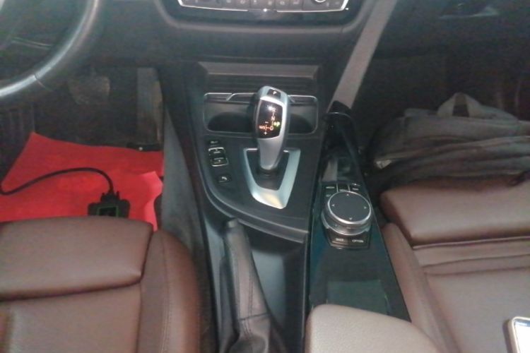 BMW 3 Series 2019 car image #18
