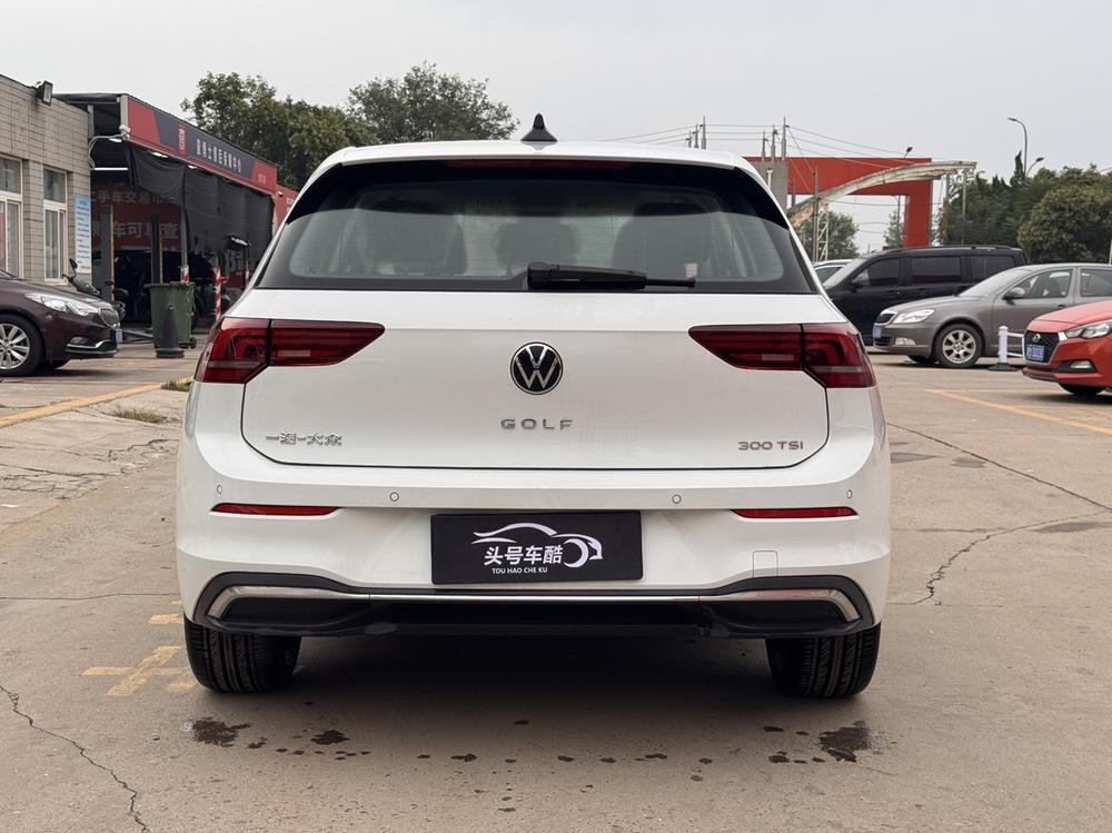 Volkswagen Golf 2025 car image #4