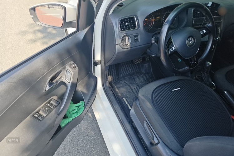 Volkswagen Polo 2017 car image #18