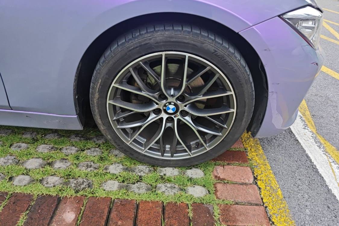 BMW 3 Series 2013 car image #9