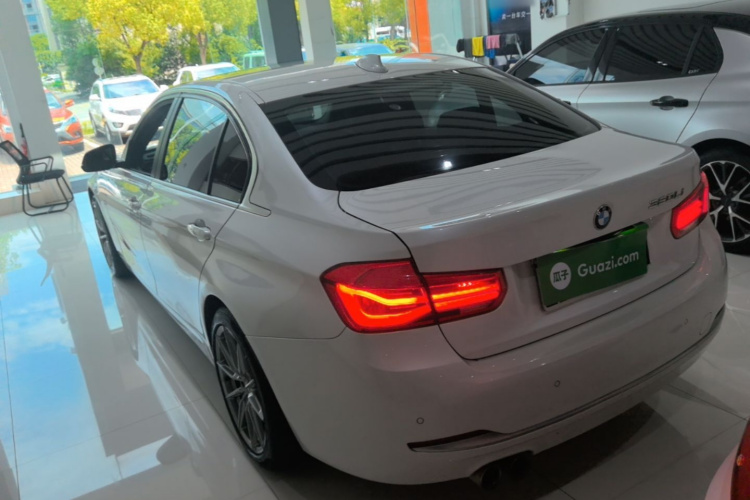 BMW 3 Series 2018 #5 BMW 3 Series 2018 car image #5