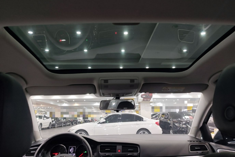 Volkswagen Golf 2018 car image #18
