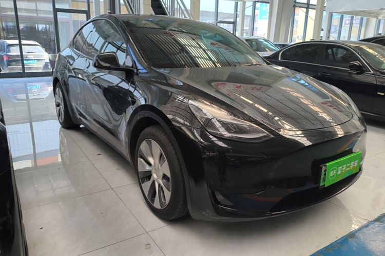 Tesla Model Y 2023 #4 Tesla Model Y 2023 car image #4
