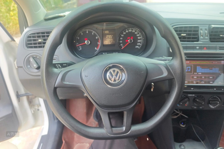 Volkswagen Polo 2017 car image #12