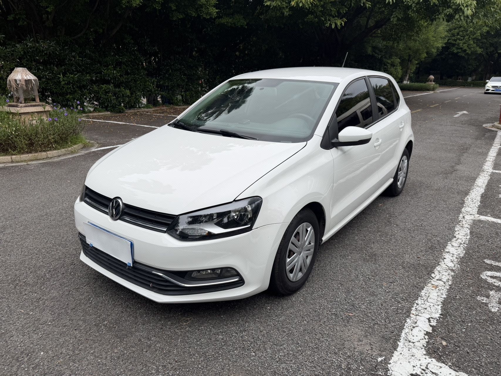 Volkswagen Polo 2015 car image 