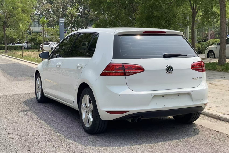 Volkswagen Golf 2015 car image #6