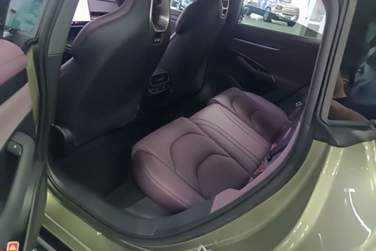 MI SU7 2024 car image #13