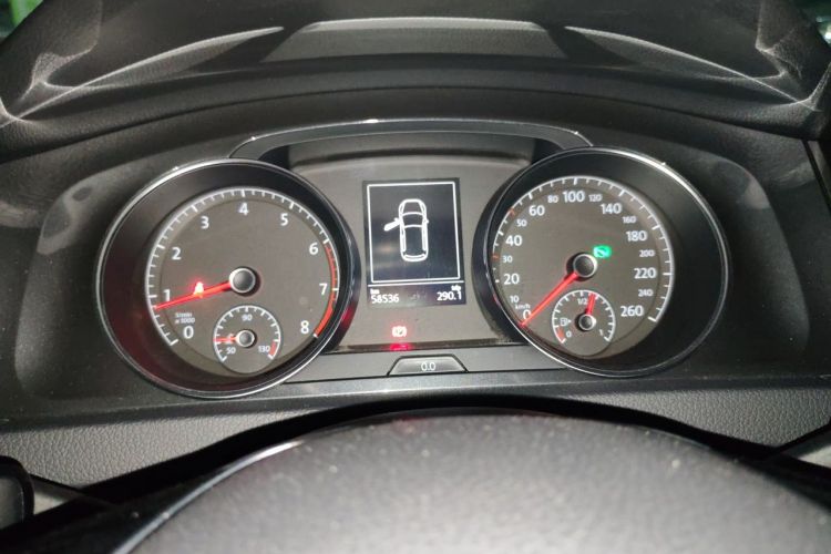 Volkswagen Golf 2019 car image #16