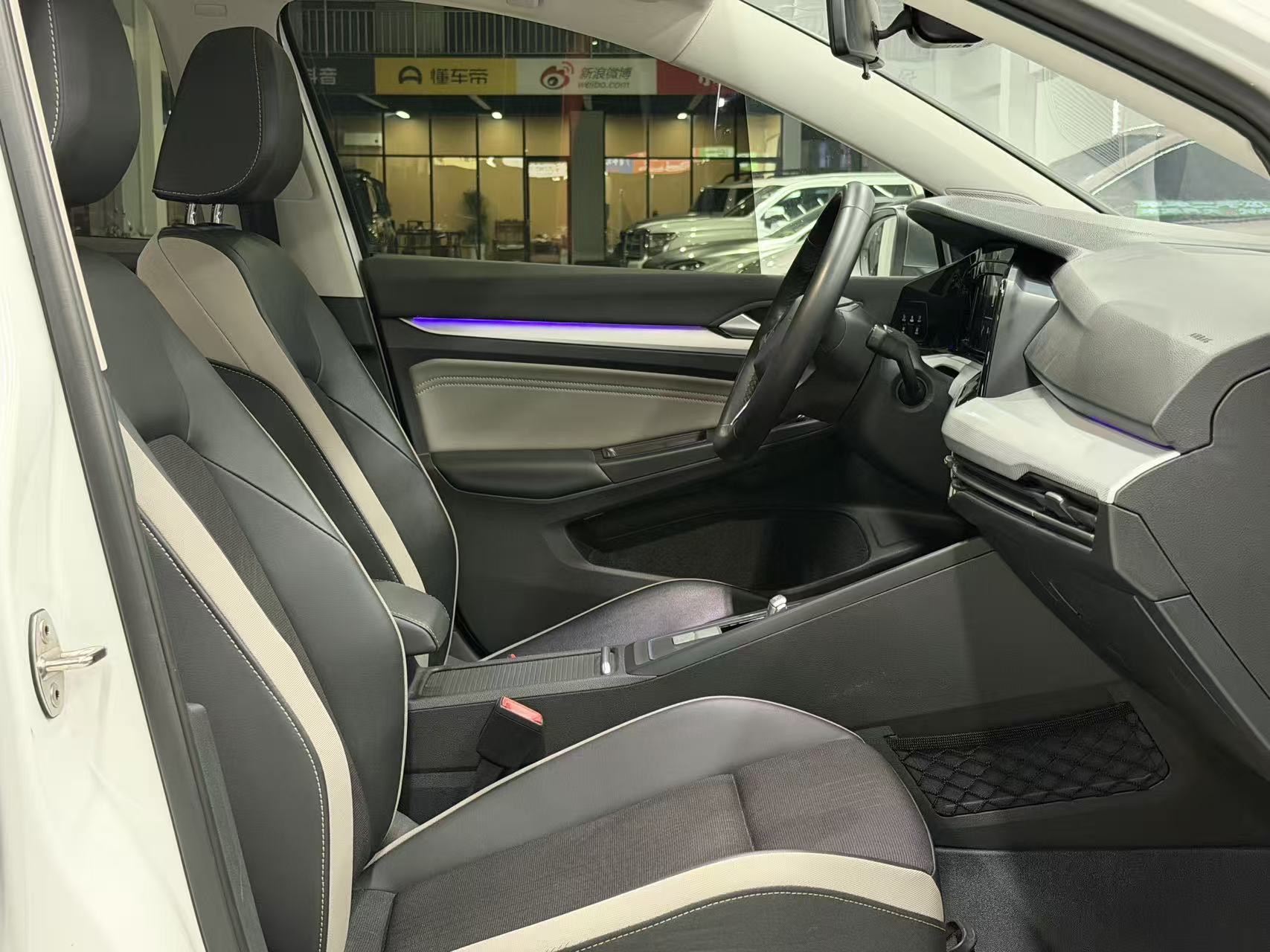 Volkswagen Golf 2023 car image #8