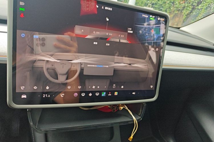Tesla Model Y 2024 #13 Tesla Model Y 2024 car image #13