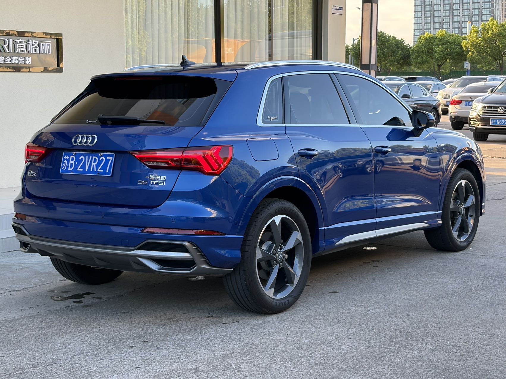 Audi Q3 2021 car image #11