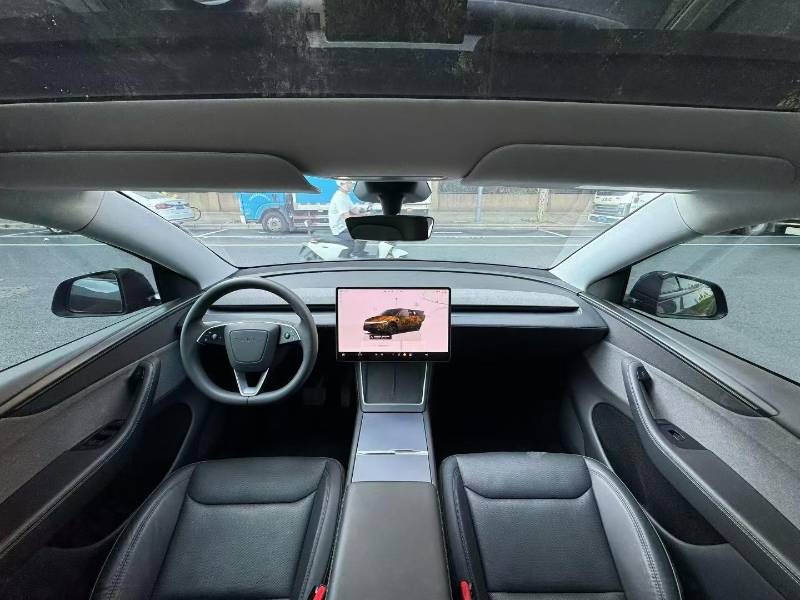 Tesla Model Y 2025 #9 Tesla Model Y 2025 car image #9