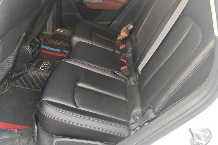 Audi Q3 2021 car image #19