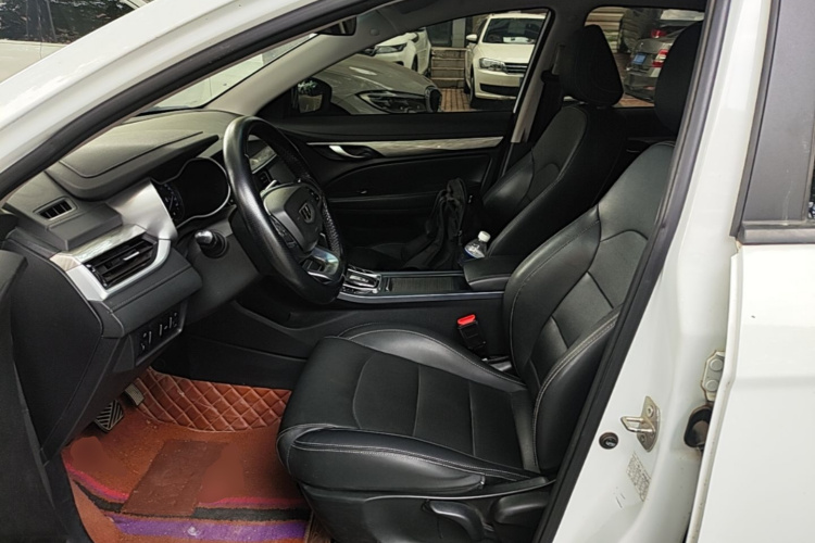 GEELY Emgrand 2019 car image #15