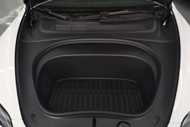 Tesla Model 3 2024 car image #22