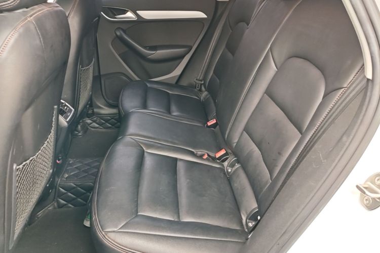 Audi Q3 2018 car image #17