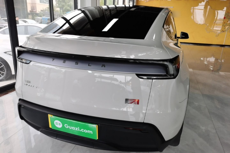 Tesla Model Y 2025 #6 Tesla Model Y 2025 immagine di auto #6