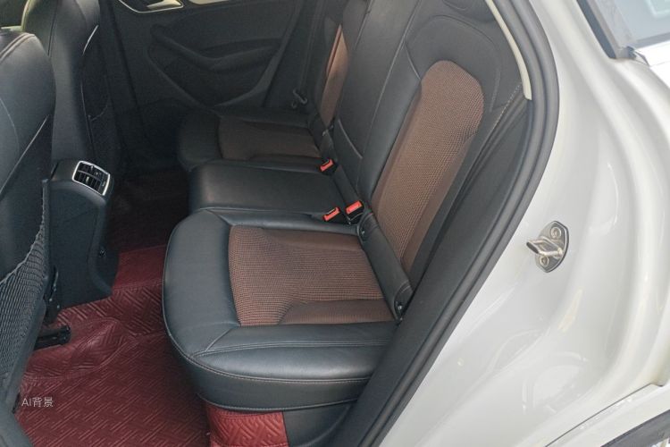 Audi Q3 2019 car image #19