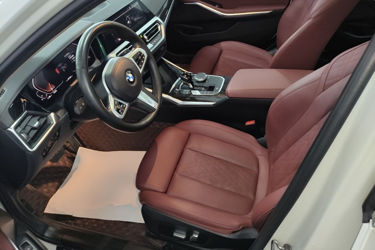 BMW 3 Series 2022 car image #15