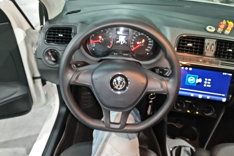Volkswagen Polo 2016 car image #11