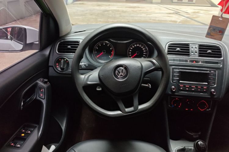 Volkswagen Polo 2015 #11 Volkswagen Polo 2015 car image #11