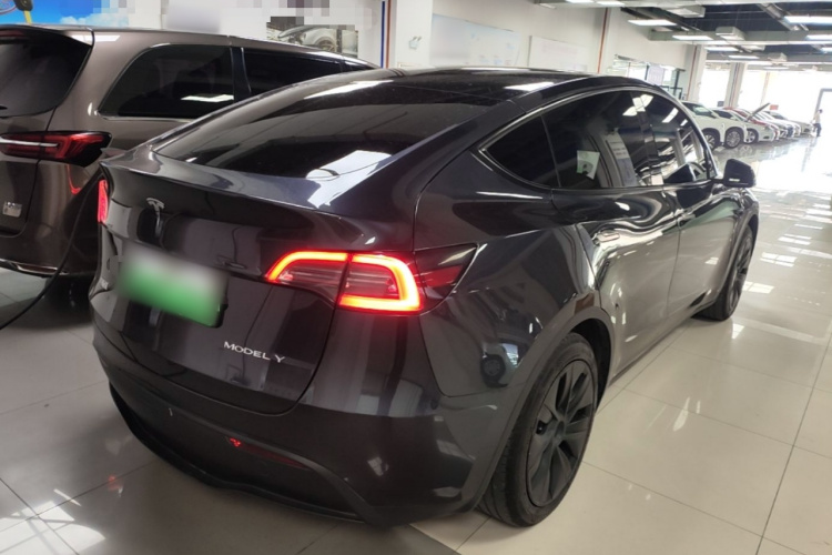 Tesla Model Y 2024 #7 Tesla Model Y 2024 car image #7