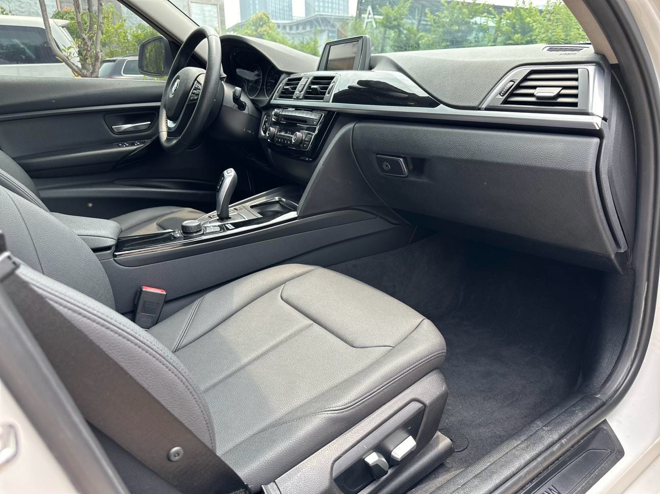 BMW 3 Series 2017 #5 BMW 3 Series 2017 car image #5