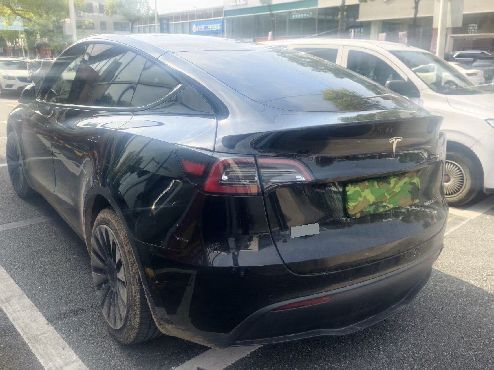 Tesla Model Y 2023 #2 Tesla Model Y 2023 car image #2