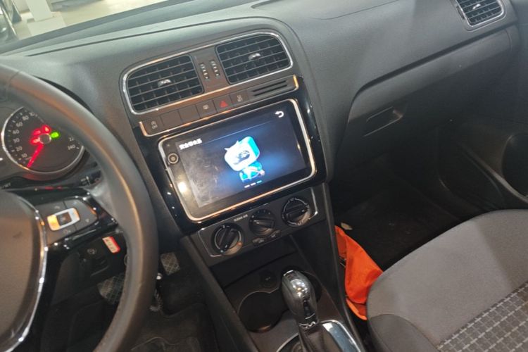 Volkswagen Polo 2018 car image #13