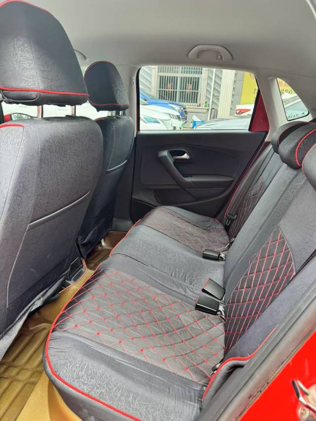 Volkswagen Polo 2015 car image #2