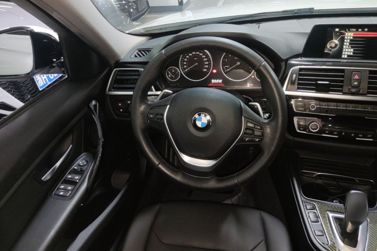 BMW 3 Series 2017 car image #11