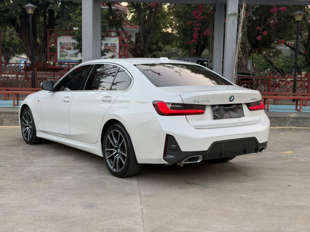 BMW 3 Series 2023 صورة سيارة #5