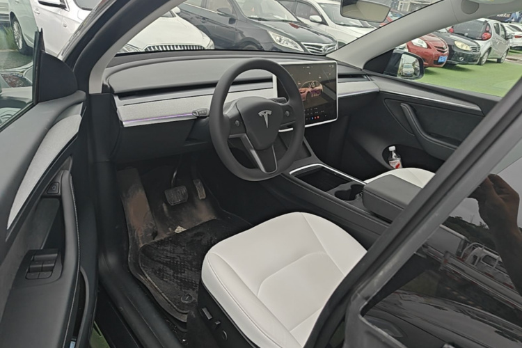 Tesla Model Y 2024 #16 Tesla Model Y 2024 car image #16