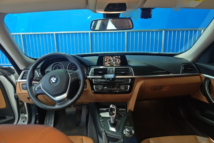 BMW 3 Series GT 2017 car image #10