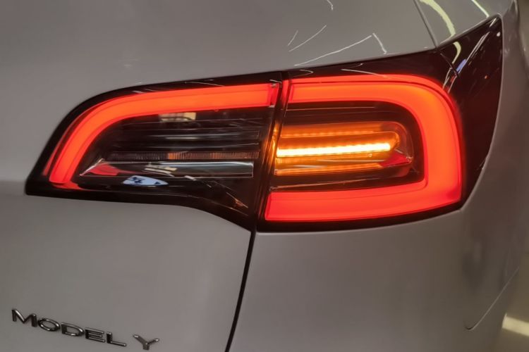 Tesla Model Y 2023 #8 Tesla Model Y 2023 car image #8