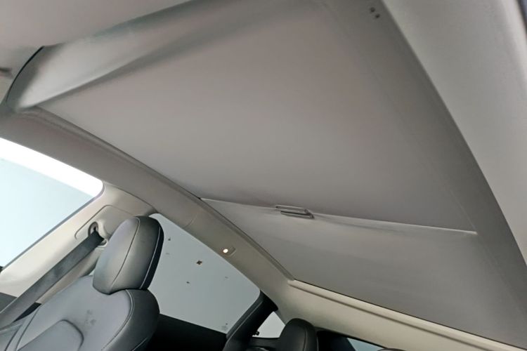 Tesla Model Y 2022 car image #18