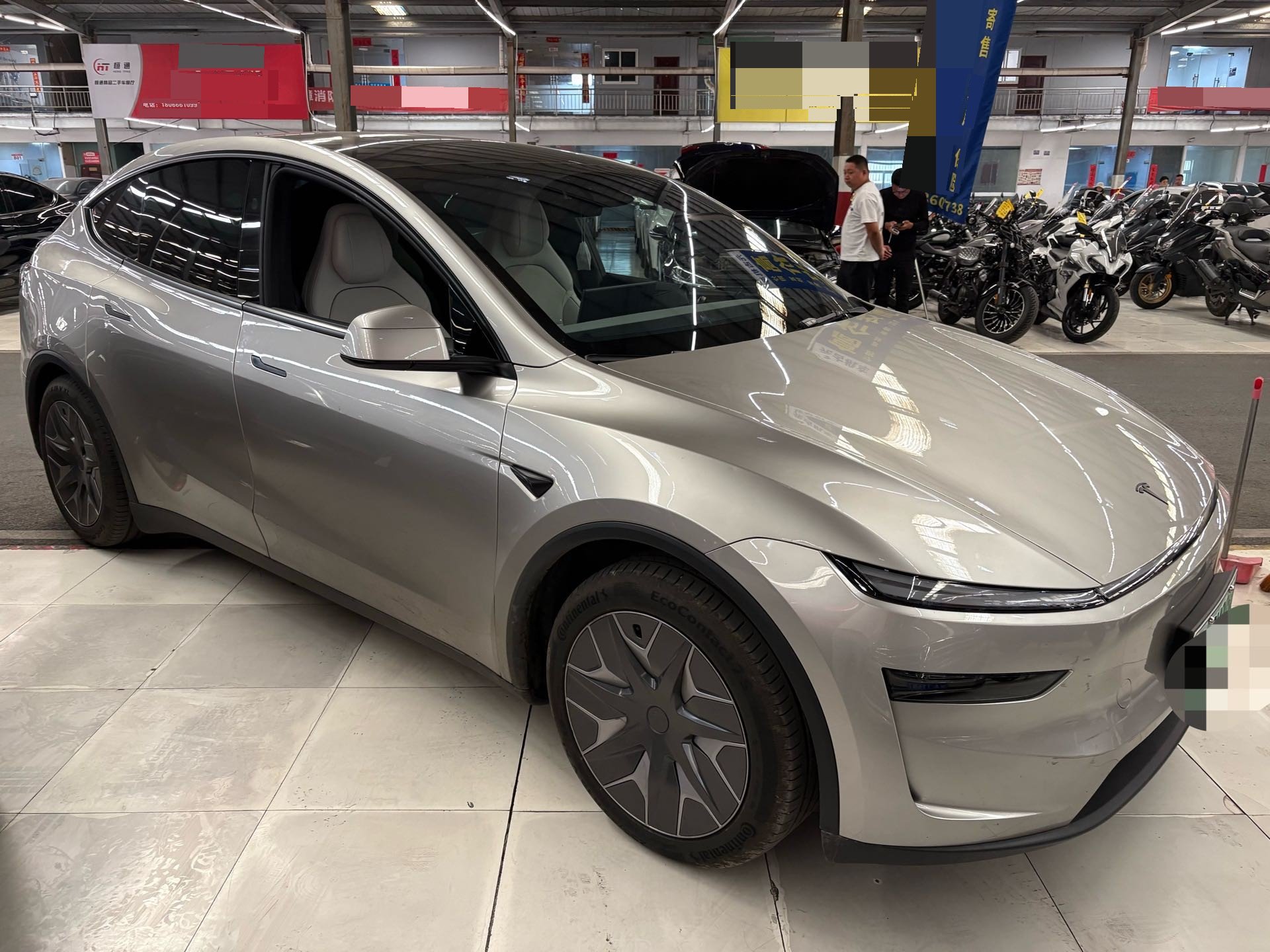 Tesla Model Y L 2026 #3 Tesla Model Y L 2026 immagine di auto #3